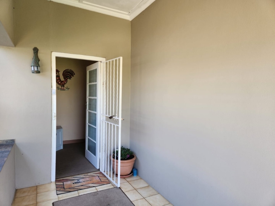 4 Bedroom Property for Sale in Denneoord Western Cape